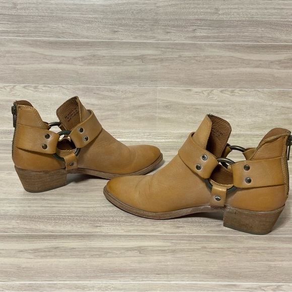FRYE / Ray Harness Leather Booties Size 6 - Picture 6 of 10